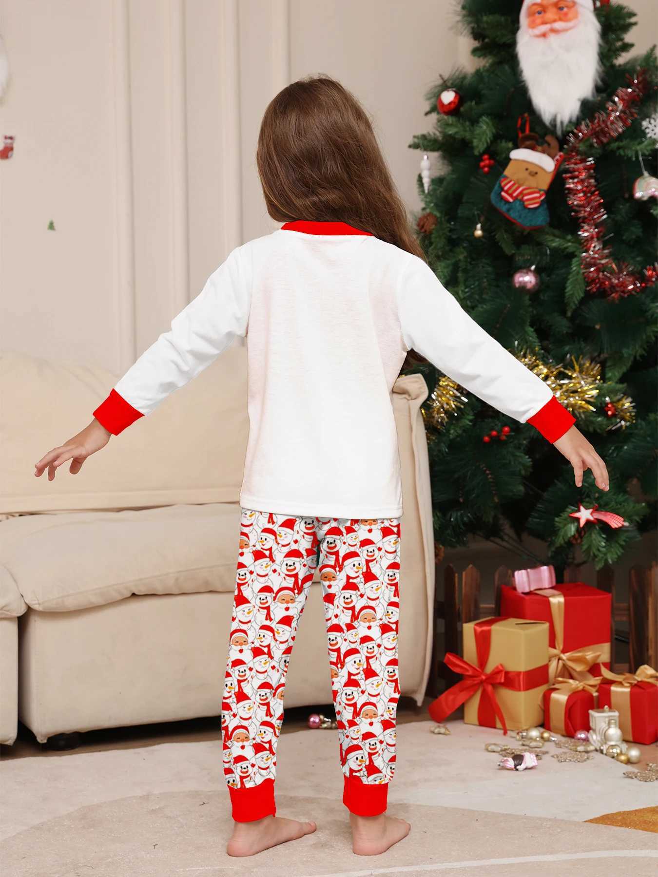 Family Matching Christmas Pajamas Sets Adorable Santa Reindeer Prints Cozy Cotton Material L2510219O4I