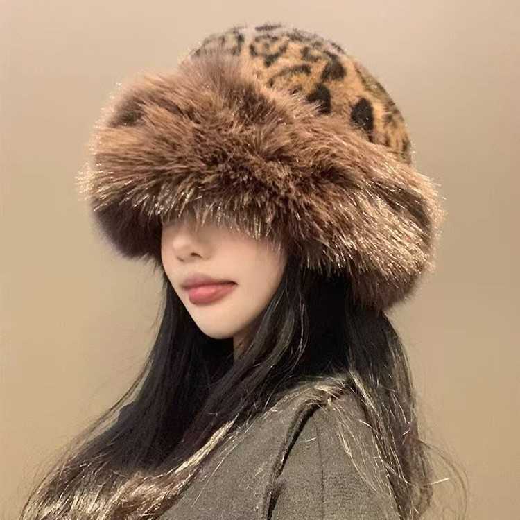 New Leopard Print Warm Plush Hat for Women 2024 Autumn Winter Thickened Coldproof Earprotecting Fisherman Hat H251020