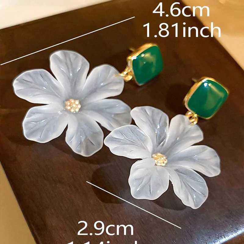Obega White Flower Charm Square Metal Green Epoxy Drop Earrings For Women Bohemia Romantic Camellia Flower Dangle Earring Luxury J251021