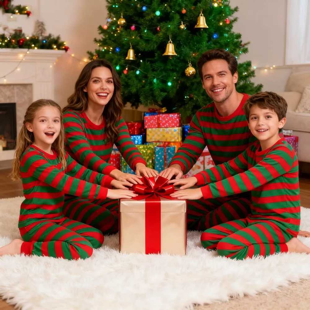 2025 New Family Mathcing Pajamas 2pcs 100 Cotton Sleepwear Suits Men Women Children Casual Comfortable Pyjama Striped Xmas Look L251021YWE3