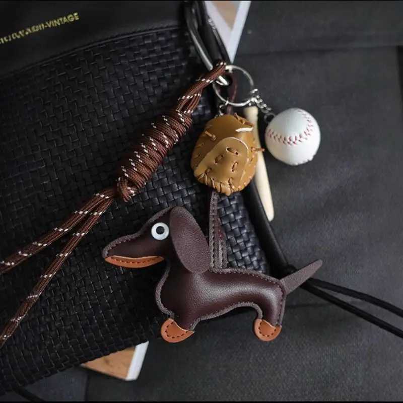 Classic Cute Leather Puppy Dog Keychain Pendant Lovely Dachshund Bag Charm Phone Pendant Trinket Key Ring Accessories Jewelry W251021