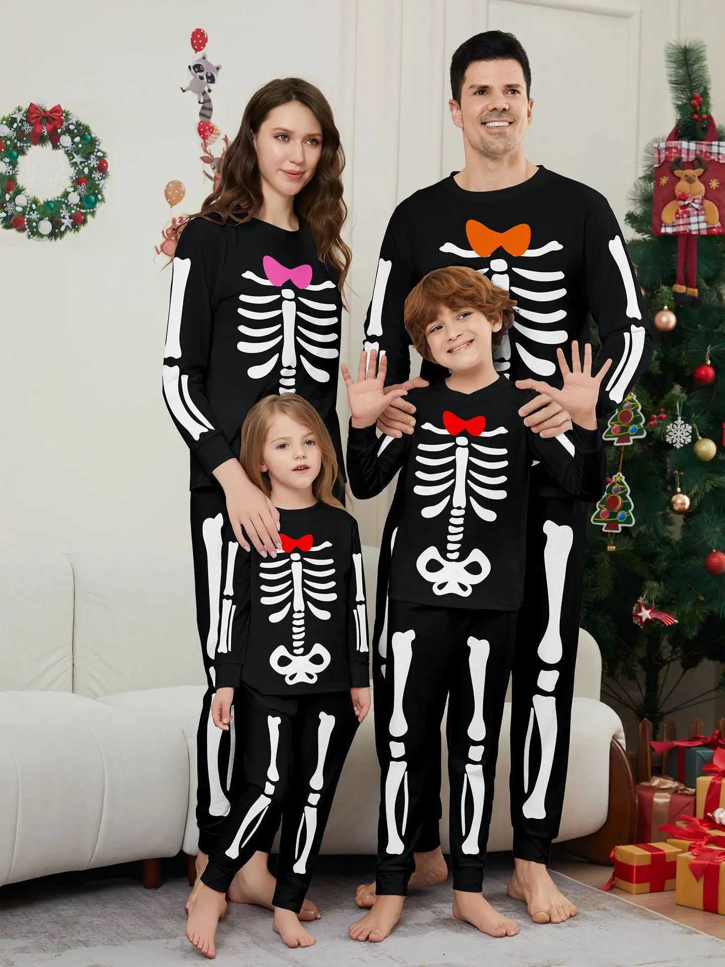 2025 New Skeleton Print Family Matching Pajamas Set Mom Dad Kids 2 Pieces Suit Baby Romper Homewear Halloween Party Look Pajama L2510215HVU