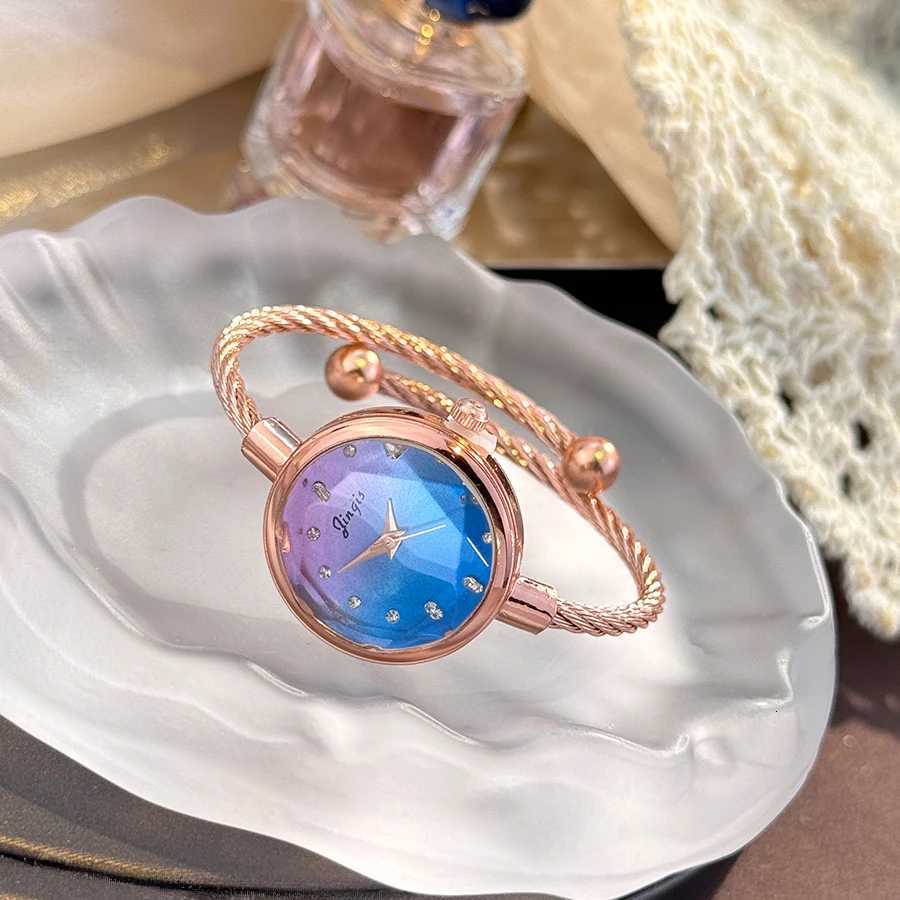 New Gradient Fresh Style Starry Sky Sunset Color Ladies Student Fashion Bracelet Open Quartz WristXJ251021