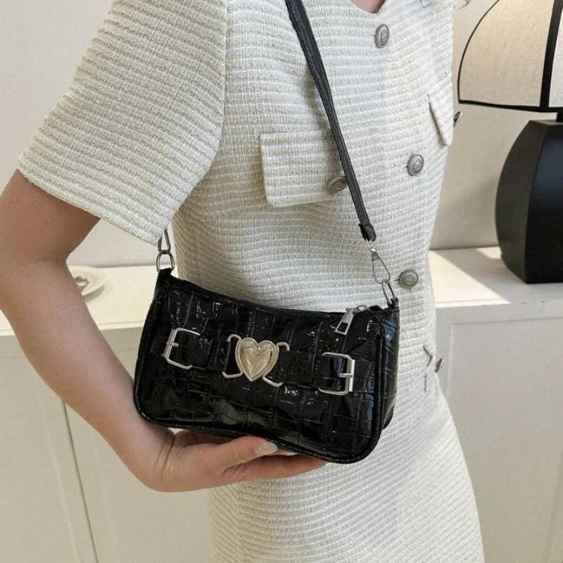 Women Y2K Peach Heart Butt Leather Handbags Girl Alligator Pattern Underarm Handbags Heart Pin Buckle Fashion Girls Shoulder BagXJ251021