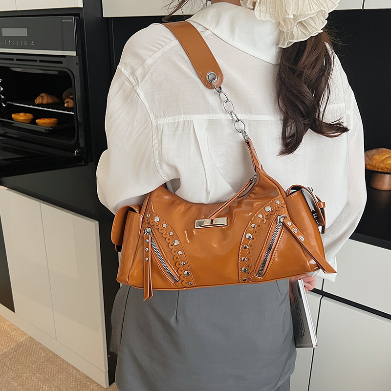 Autumn And Winter New Retro Style Designer Bag Women's Armpit Bag New Fashion Rivet Decoration Y2K Spicy Girl Luxury Handbag Women's Shoulde