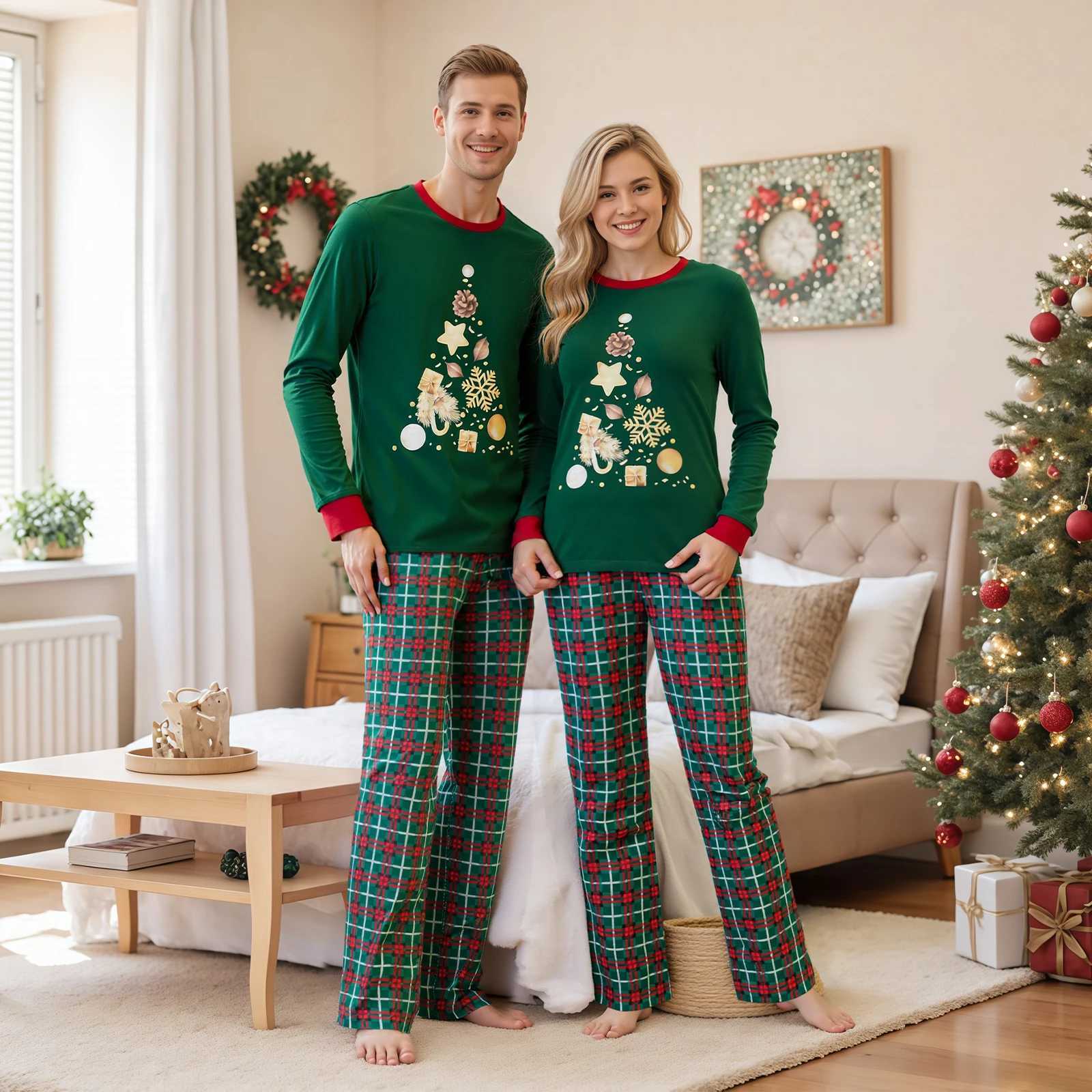Family Matching Christmas Pajamas Baby RomperDog ClothesStar Snowflake Ball Print Tops and Pants Sleepwear Xmas Look Outfits L251021E2LS