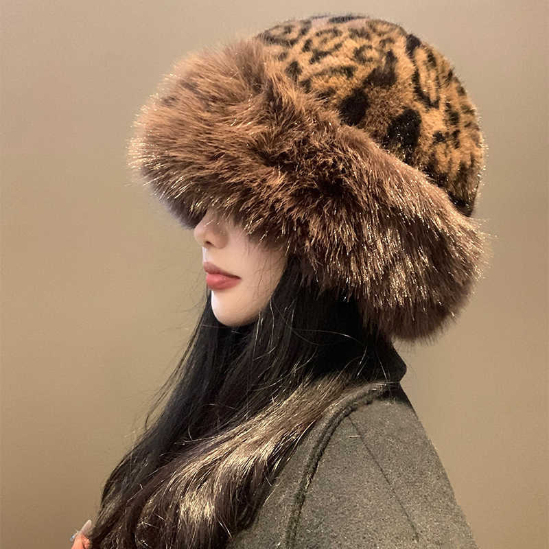 Leopard Print Warm Plush Hat for Women 2024 Autumn Multiseason Thickened Antislip Ear Protection Fisherman Hat Trendy H251020