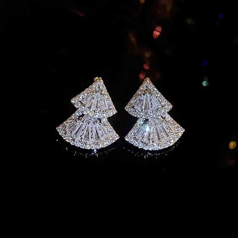 Huitan Luxury Double Scalloped Shaped Drop Earrings for Women Fashion Sparkling Cubic Zirconia Accessories Chic Wedding Jewelry J251021