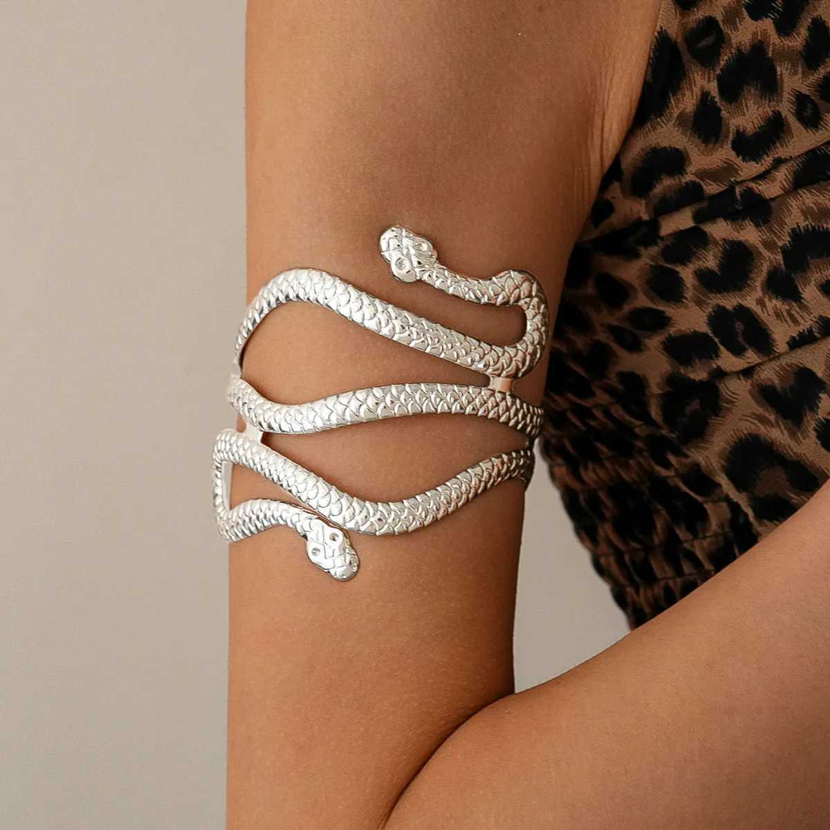 Punk HipHop Gold Color Snake Shaped Arm Bangle for Women Men Exaggerated Metal Opening Adjustable Bangles Jewelry Accessories J251021