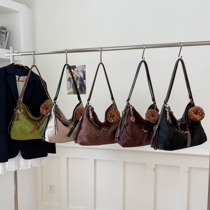 New autumn and winter designer bags new fashion luxury handbags trendy and popular women's shoulder bags large capacity commuting bags