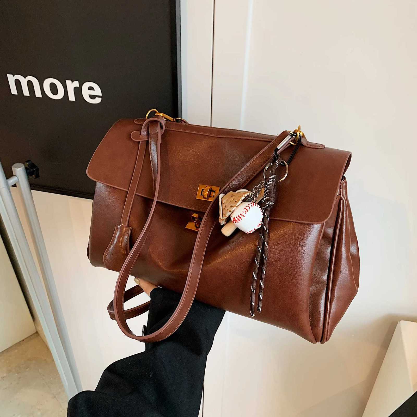 Cmuting to work under the armpit tote bag fem autumn and winter highgrade sense of largecapacity single shoder bag Y251021