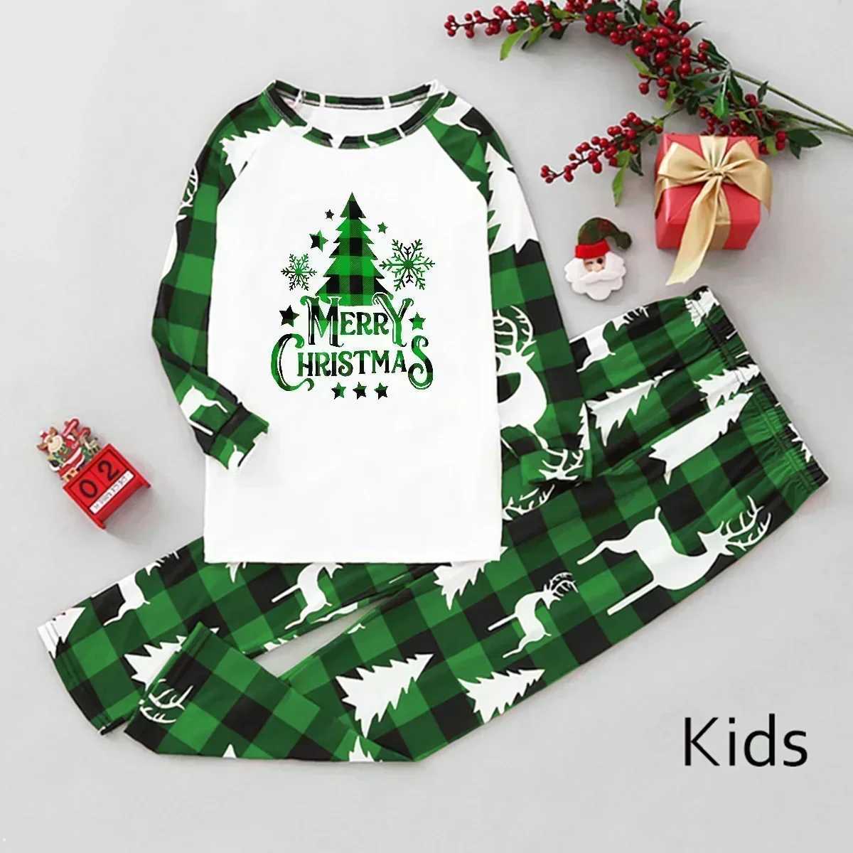 2025 Winter Family Matching Outfits Green Print Christmas Pyjamas Set Women Men Boys Girls 2 Pieces Suit Xmas Look Soft Pajamas L251021VXEM