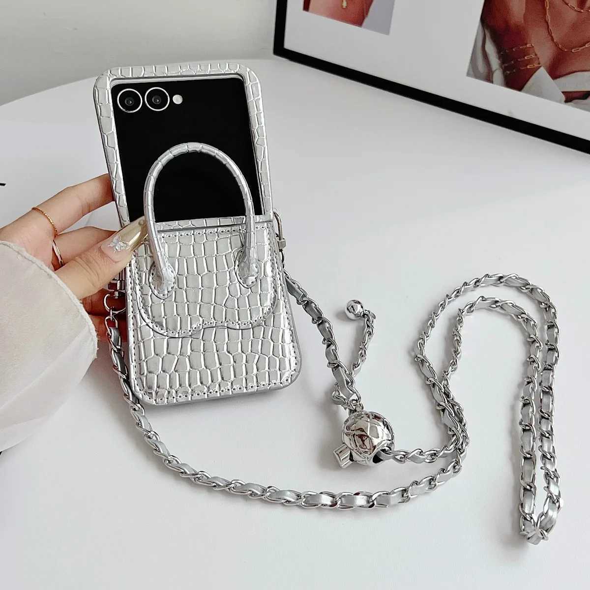 Crocodile Leather Crossbody Handbag Phone Case for Galaxy Z Flip 7 6 5 Hand Wrist Strap Shockproof Protection Cover J251114