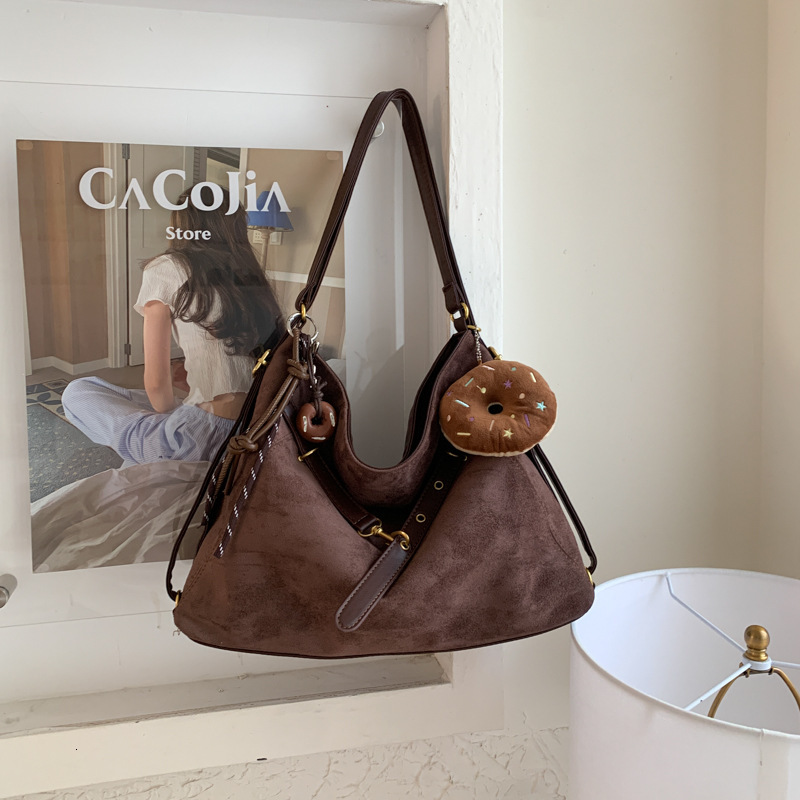 New autumn and winter designer bags new fashion luxury handbags trendy and popular women's shoulder bags large capacity commuting bags