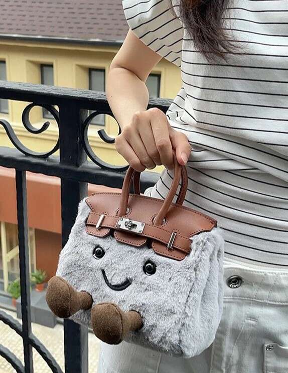 Designer Bags Fashion New Hot Selling Women's Plush Exquisite And Cute Handheld Crossbody Casual Bag Gift, Beautiful Makeup Storage Bag Luxury Ba
