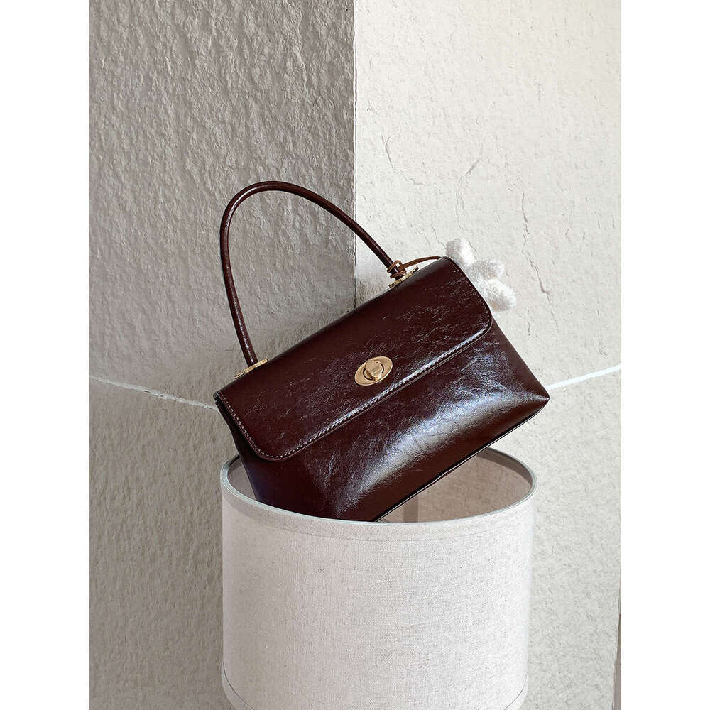 Square For Women, Elegant And Versatile Korean Style Crossbody Bag, Commuting High-End Fashion Single Shoulder Small Bag B5