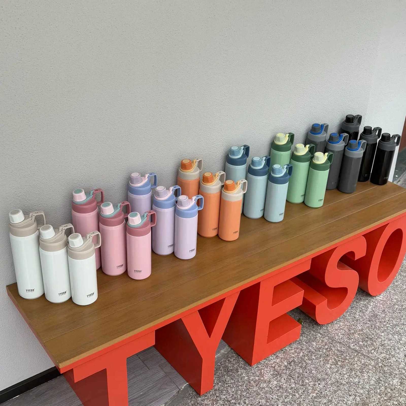 To 900ML Insated LeakProof Portable Fitness Flask for Outdoor Workouts Travel Vacuum Flasks Drinkware Sports Water Bottle Y251021