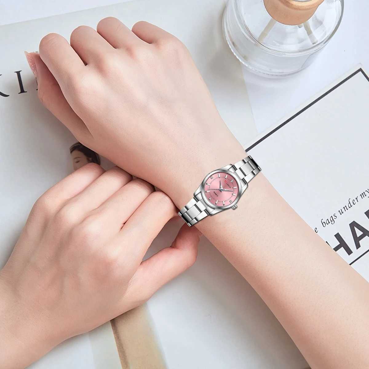 Luxury Womens 29mm Fashionable Stainl Steel Rhinestone Pink Minimalist Girl Clock Outdoor Travel Women Wrist esXJ251021