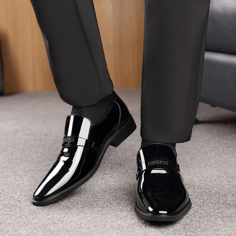 2025 Leather Shoes for Men Patent Leather Mens Casual Oxford Shoes Moccasin Glitter Male Footwear Business Casual Shoes 251021