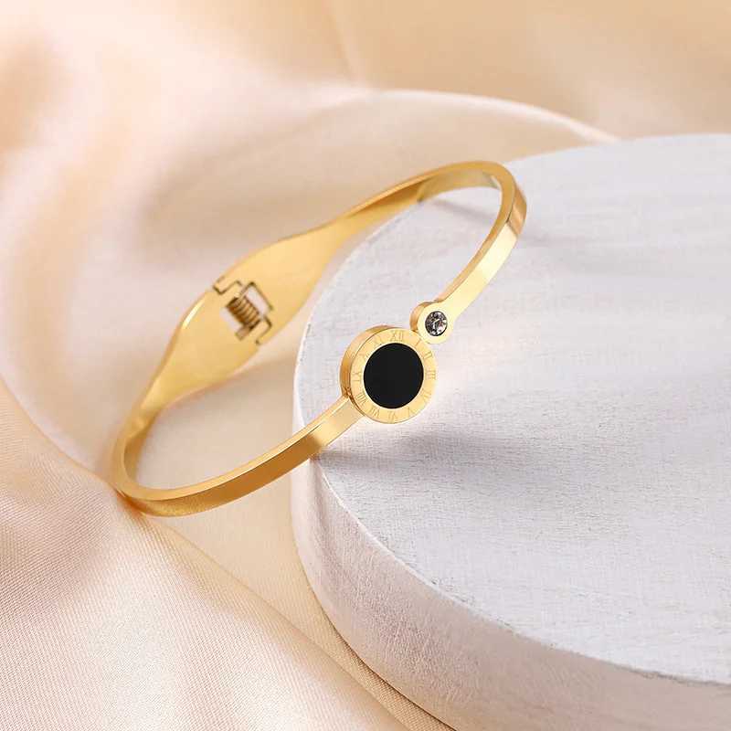 Luxcury Sophisticated Ladies' Titanium Wristwear: Resistant to Scratches and Corrosion A Unique Gift Idea