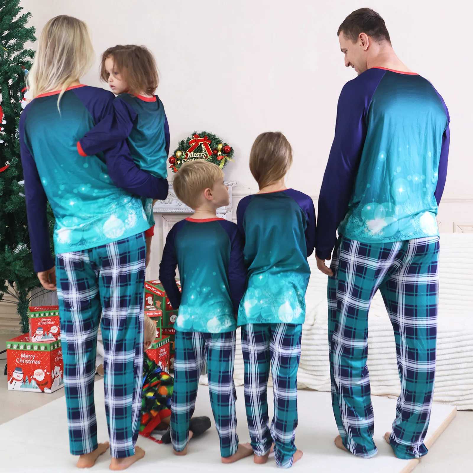 2025 New SantaDeer Print Family Christmas Pajamas Loose Cute 2 Pieces Suit Sleepwear Mom Dad Kids Matching Clothing Baby Romper L2510214428