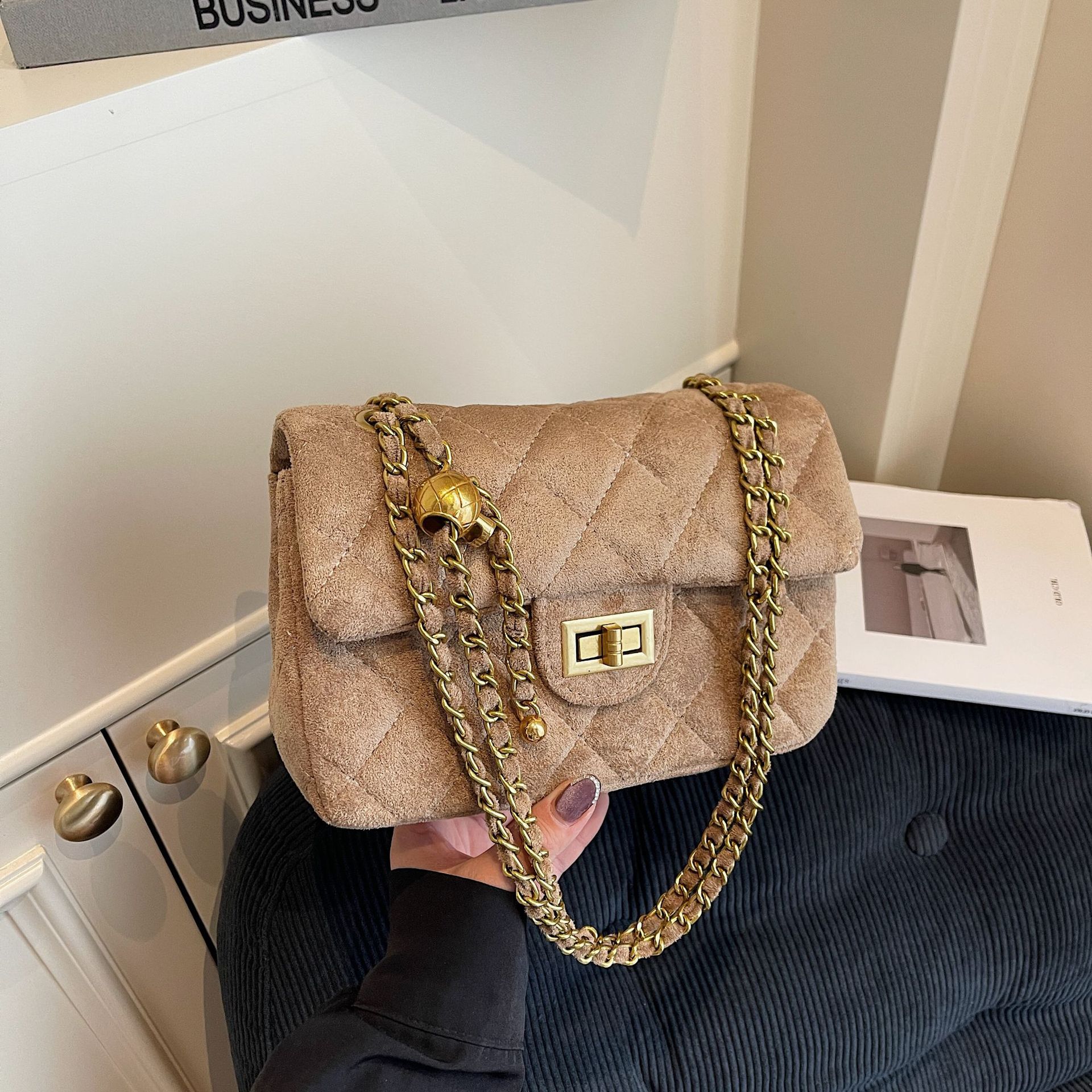 Designer bag 2025 hot fashionable versatile commuter flap bag with diamond lattice underarm shoulder bag for woman black coffee khaki brown