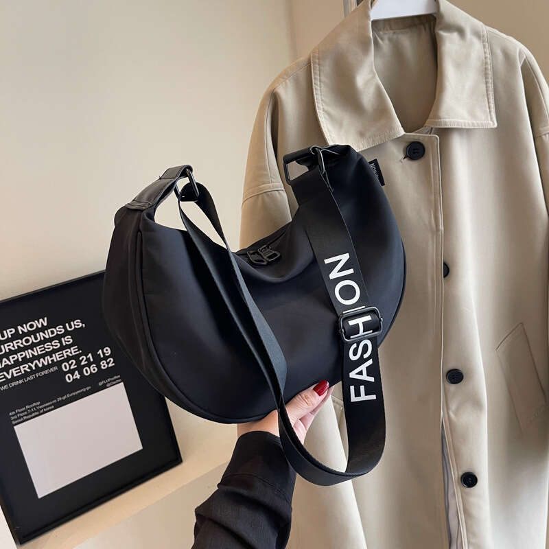 Oxford Cloth Dumpling for Women 2025 New Trendy Sports Casual Shoulder Versatile Popular Crossbody Travel Crescent Bag