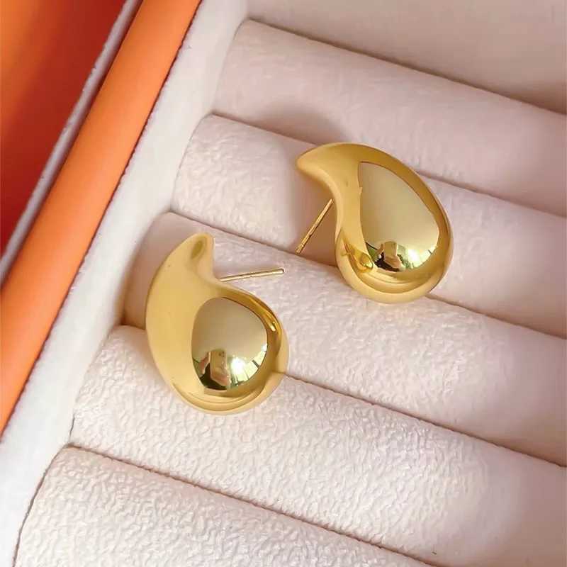 Golden Color Metal Water Droplet Drop Earrings for Women Simple European Unusual Small Dangle Earrings Party Jewelry Gift J251021