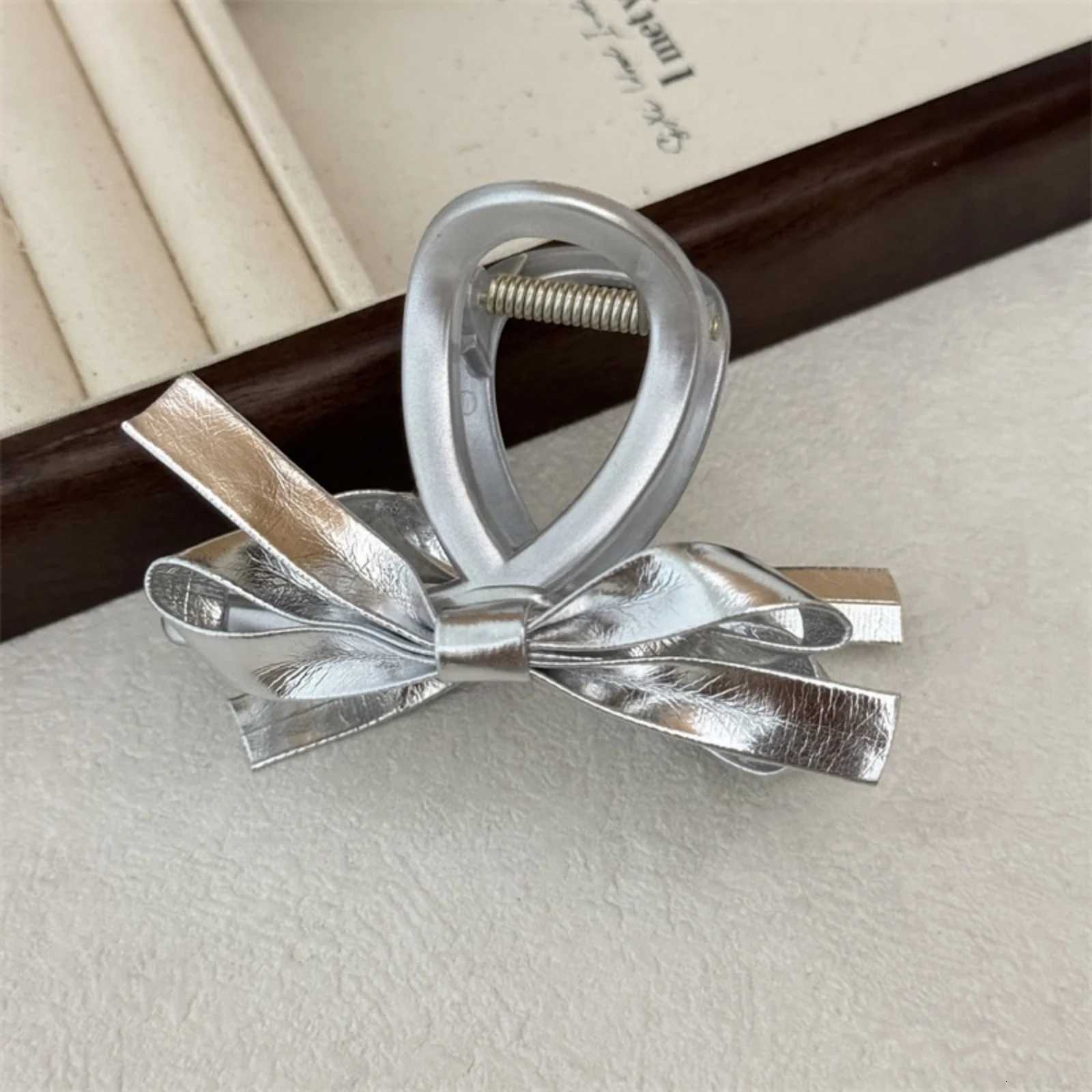 1PC Advanced Sense Headdress Temperament Silver Leather Bow Grab Clip Female Back of Head Shark Clip Hundred HairpinW254021