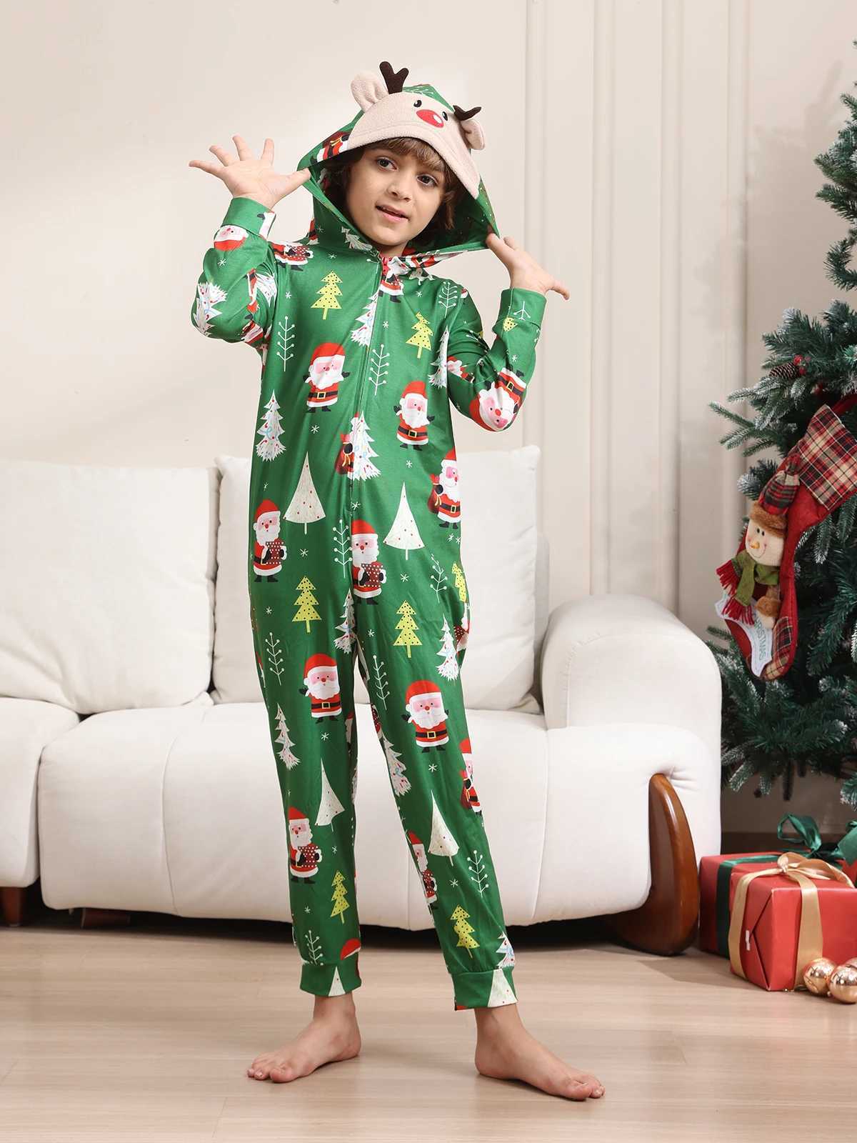 Christmas Family Pajamas Set Green Family Look Matching Adult Women Mom Me Kids Xmas Clothes Sleepwear Baby Romper Outfits L251021V204