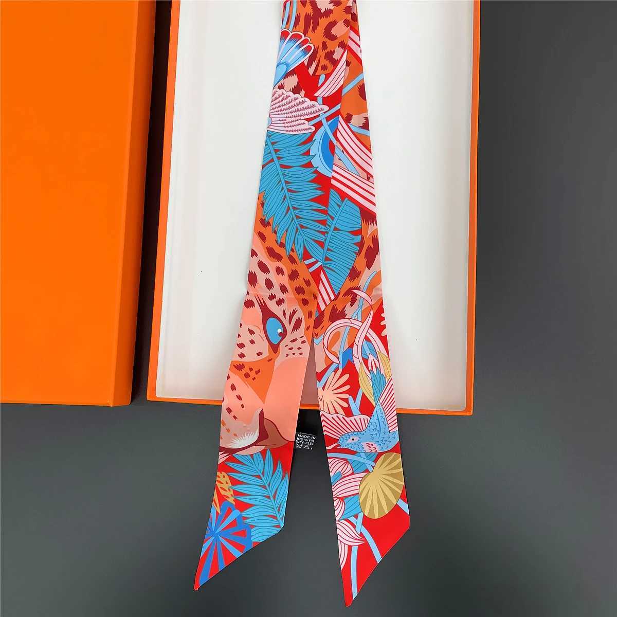2024 Brand Design Leopard Twill Silk Scarf Luxury Scarf Women Foulard Skinny Bag Scarves Neckerchief Fashion Hair Headband W251021