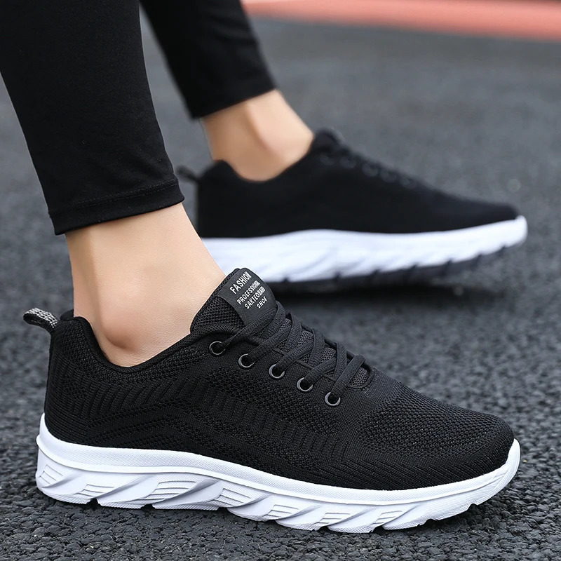 Spring and summer lightweight flat shoes breathable fashionable and casual sports shoes mens plussize running shoes 251017
