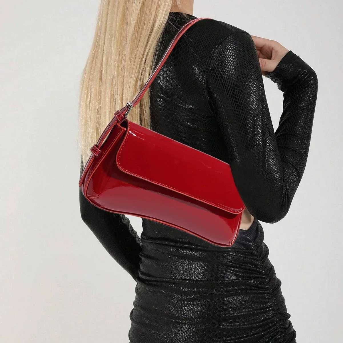 Red Stick Underarm Bag 2025 Vitage New Product Fashionable Simple Commuter Flip Retro Shoulder BagsXJ251021