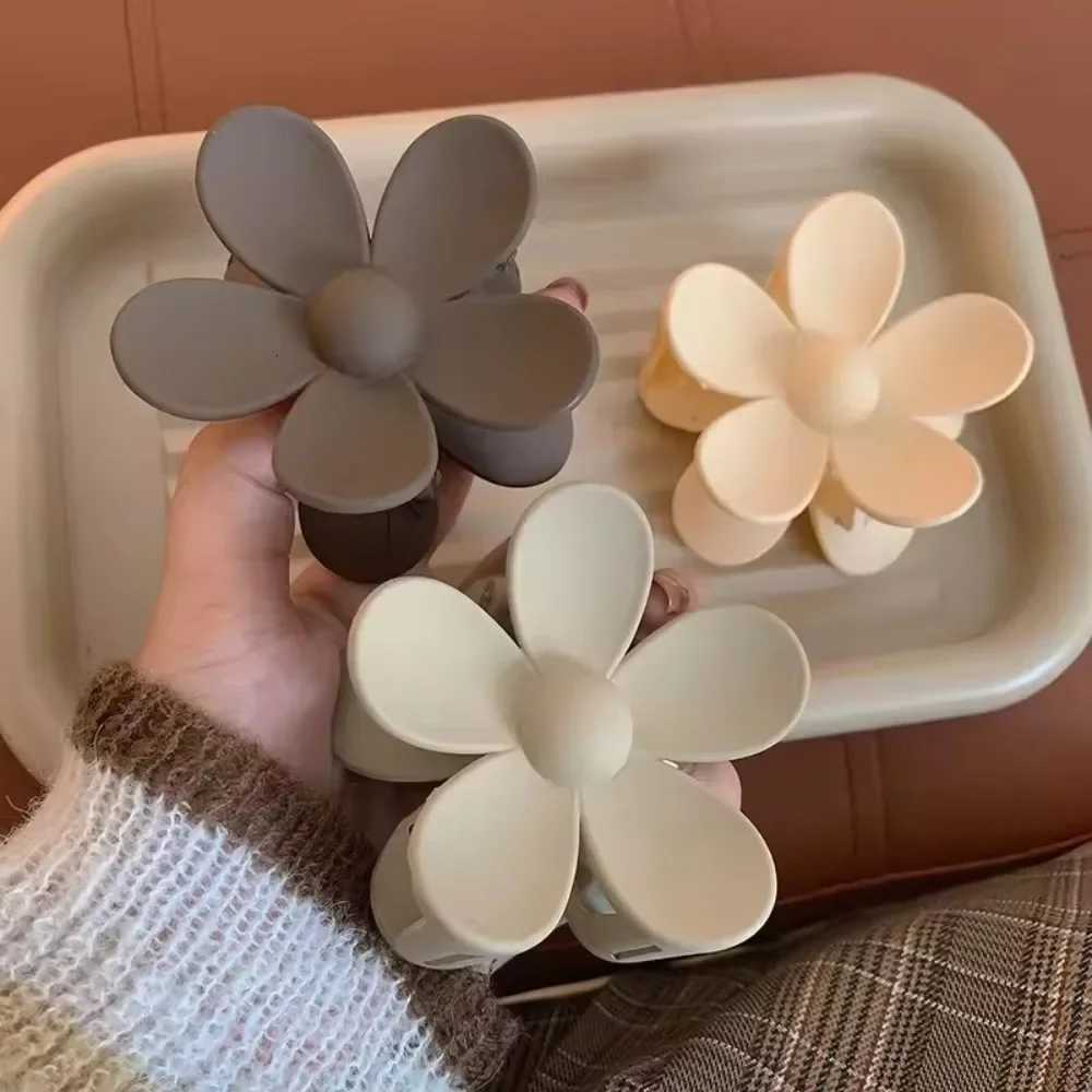 Large Flower Claw Clips For Women Fashion Hair Claw Hair Clamps Girls Matte Hairpins Sweet Headwear Barrette Hair AccessoriesW254021