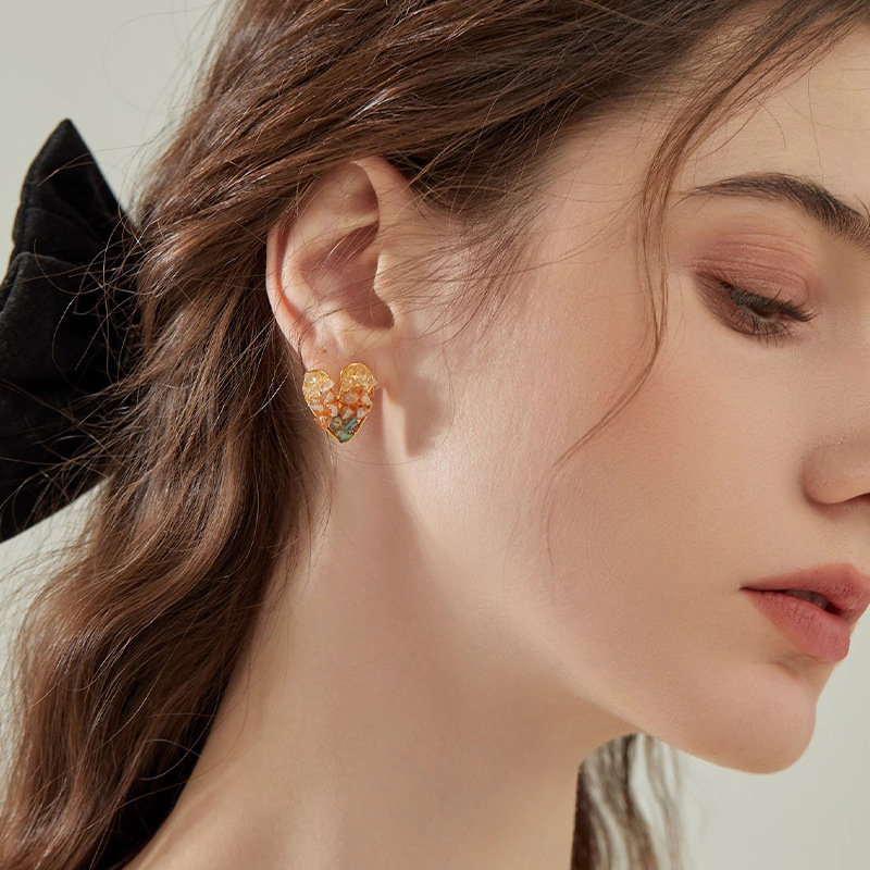 Retro designer earrings S925 Silver Needle Crystal Heart shaped Earrings for Women with Light Luxury Design Fashionable and Simple Earrings free shipp