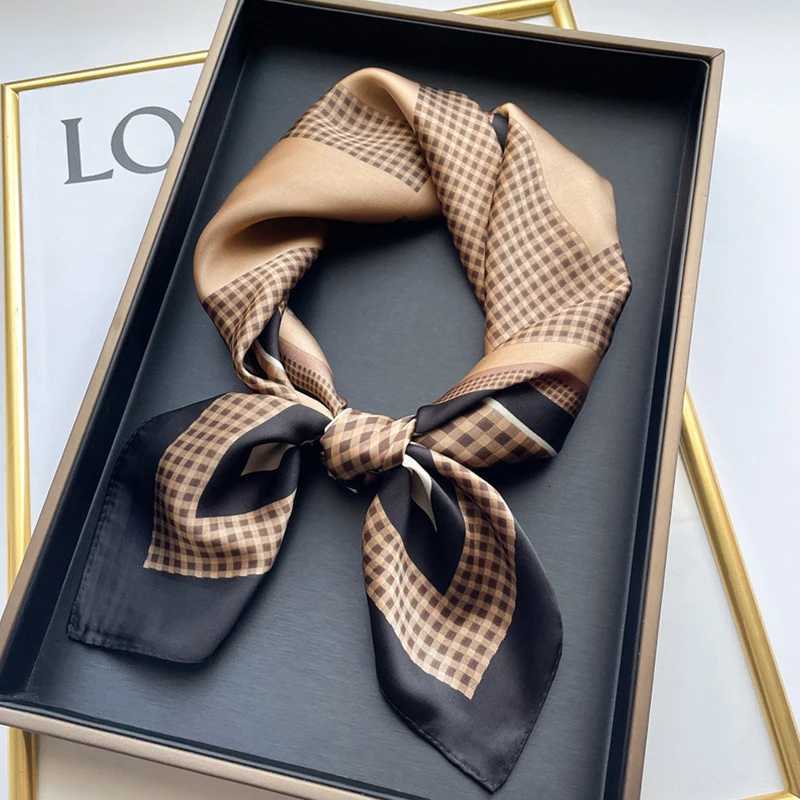 1pcs 70cm Checkeoard Geetric Pattern Silk Scarf for Wen Imitation Silk Simp Versati wear Clothing Square ScarfW251021