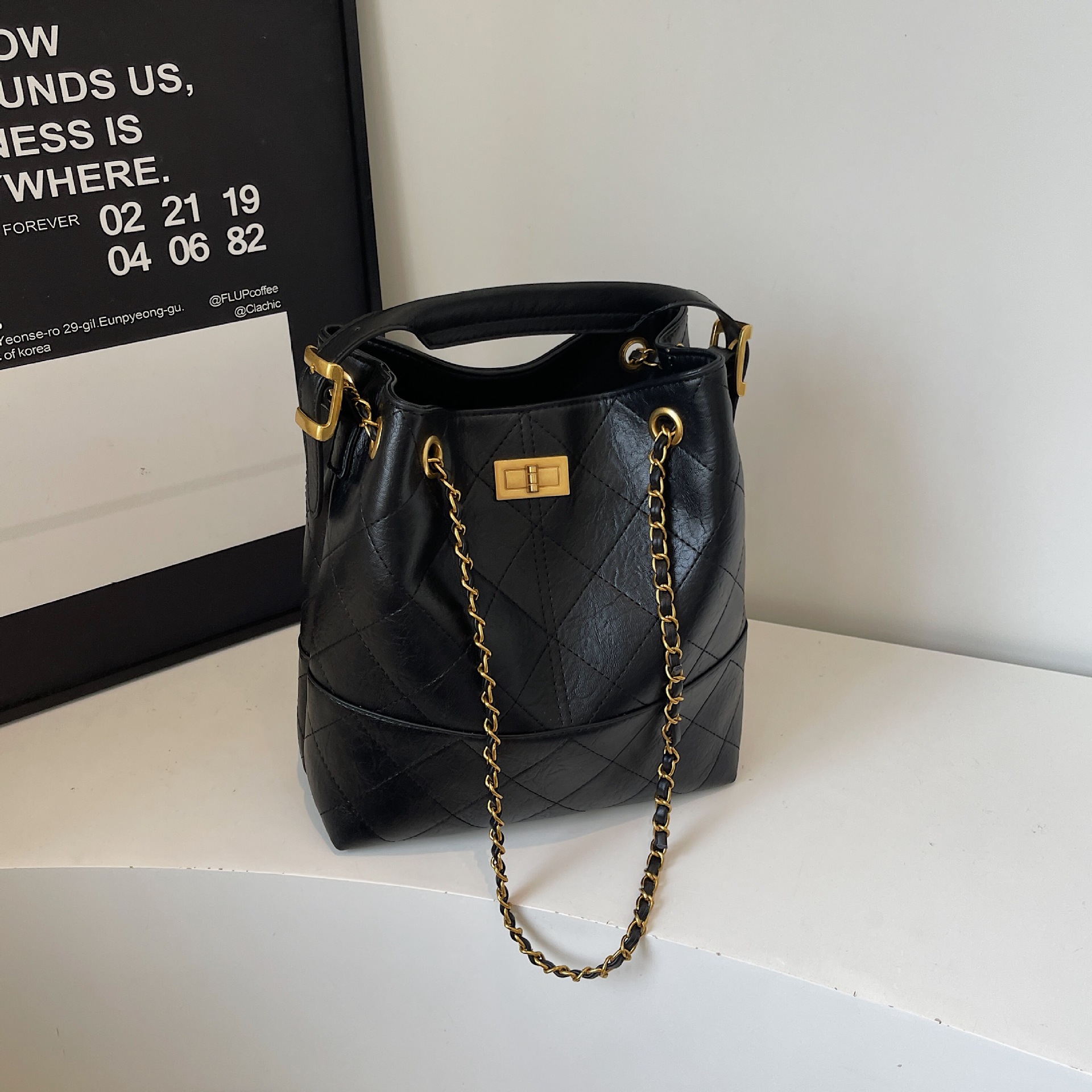 Designer bag 2025 new trendy diamond grid suede chain bag with contrasting colors fashionable and casual water bucket bag for women black red coffee b