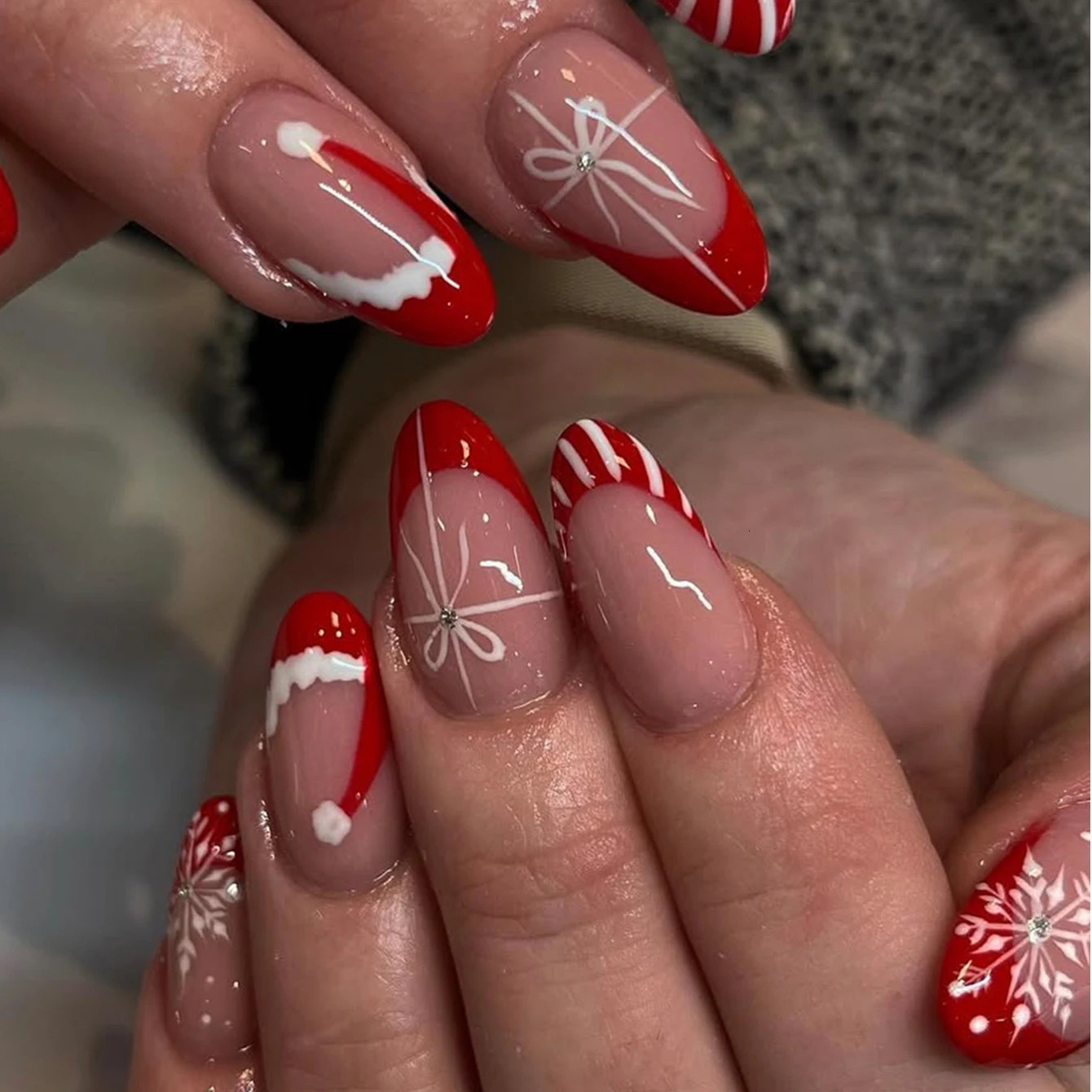 24PCS Red French Pointed Nails Christmas Fake Nails With Snowflake Christmas Hat Artificially Adhered To The Nails 251014