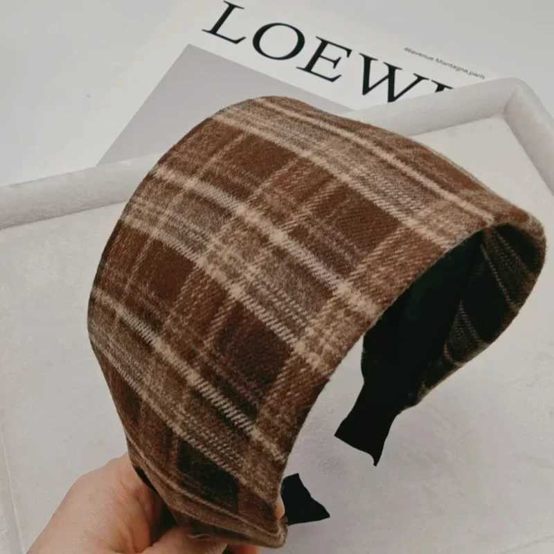 75 Widebrimmed Plaid Headband Winter Short Plush Hairband Makeup Covering White Hair Headbands for Women Diadema MujerW254021