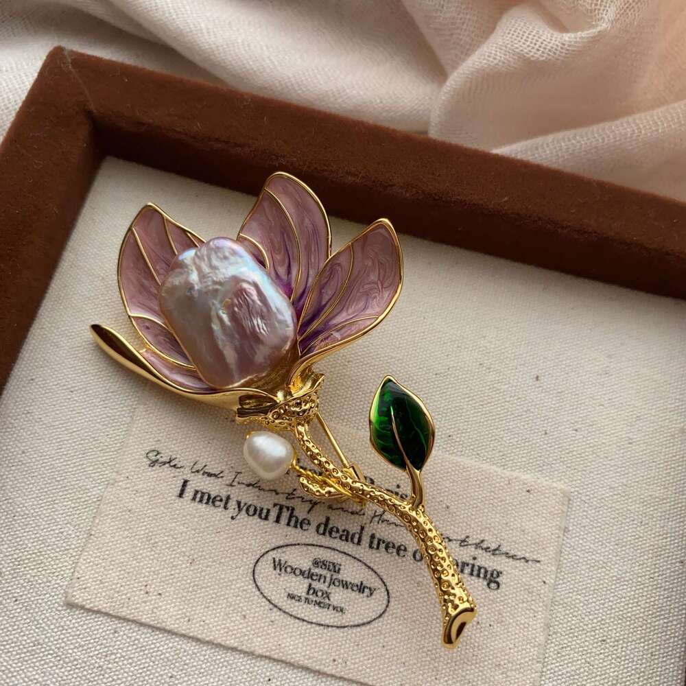 Brooch Designer luxury brooches for Women Copper plated with 18K gold Natural Baroque Pearl Flower Elegant High-end Unique Festival gift