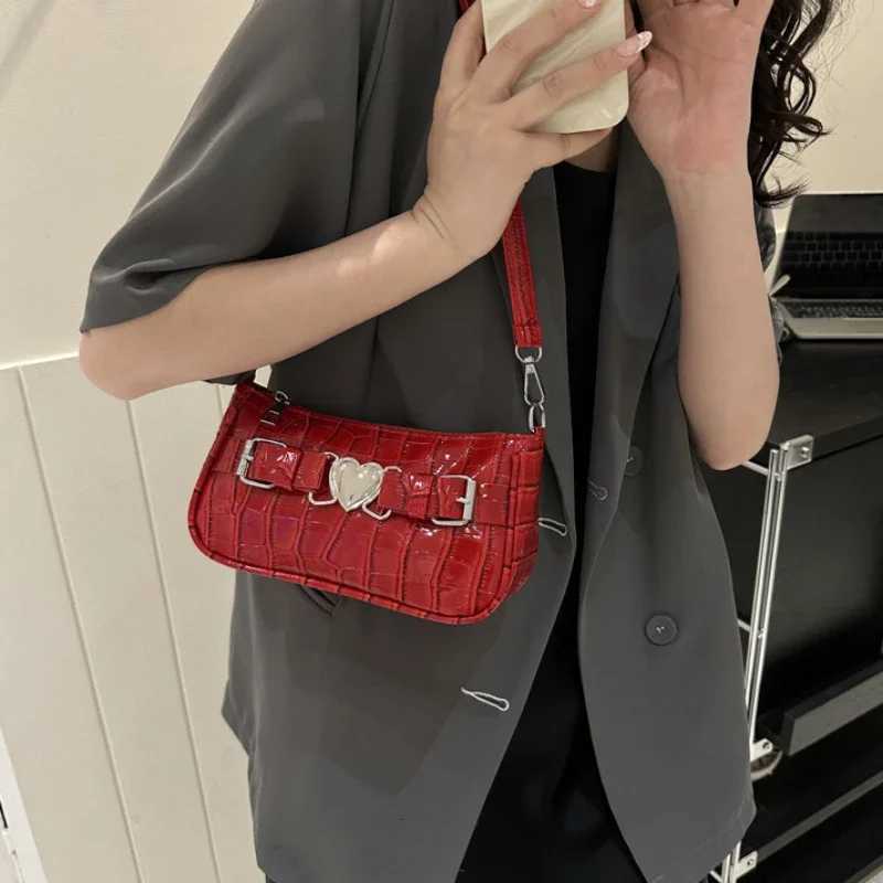 Women Y2K Peach Heart Butt Leather Handbags Girl Alligator Pattern Underarm Handbags Heart Pin Buckle Fashion Girls Shoulder BagXJ251021