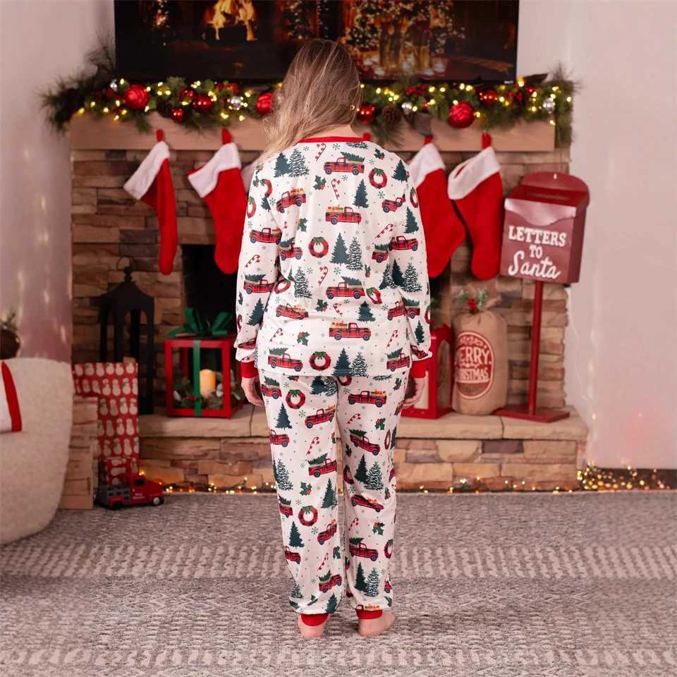 Casual Winter Cotton Parentchild Family Matching Christmas Pajamas Childrens Sleepwear Couple Pyjamas Womens Mens Loungewear L251021Q3F0