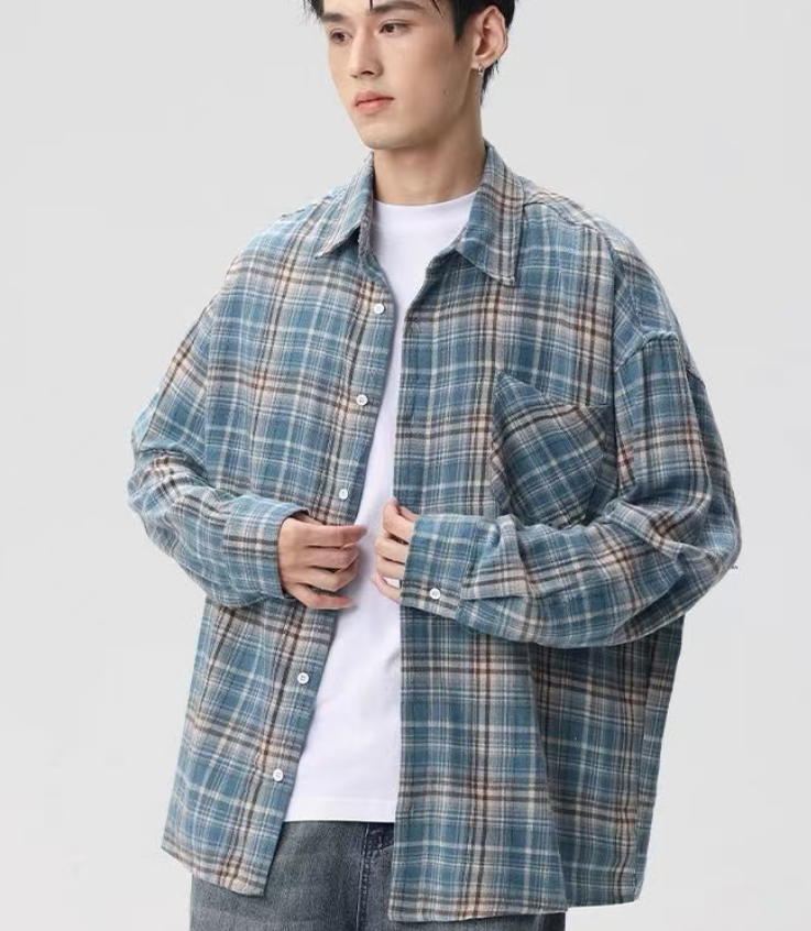 A simple and casual autumn shirt jacket for men with a retro checkered shirt