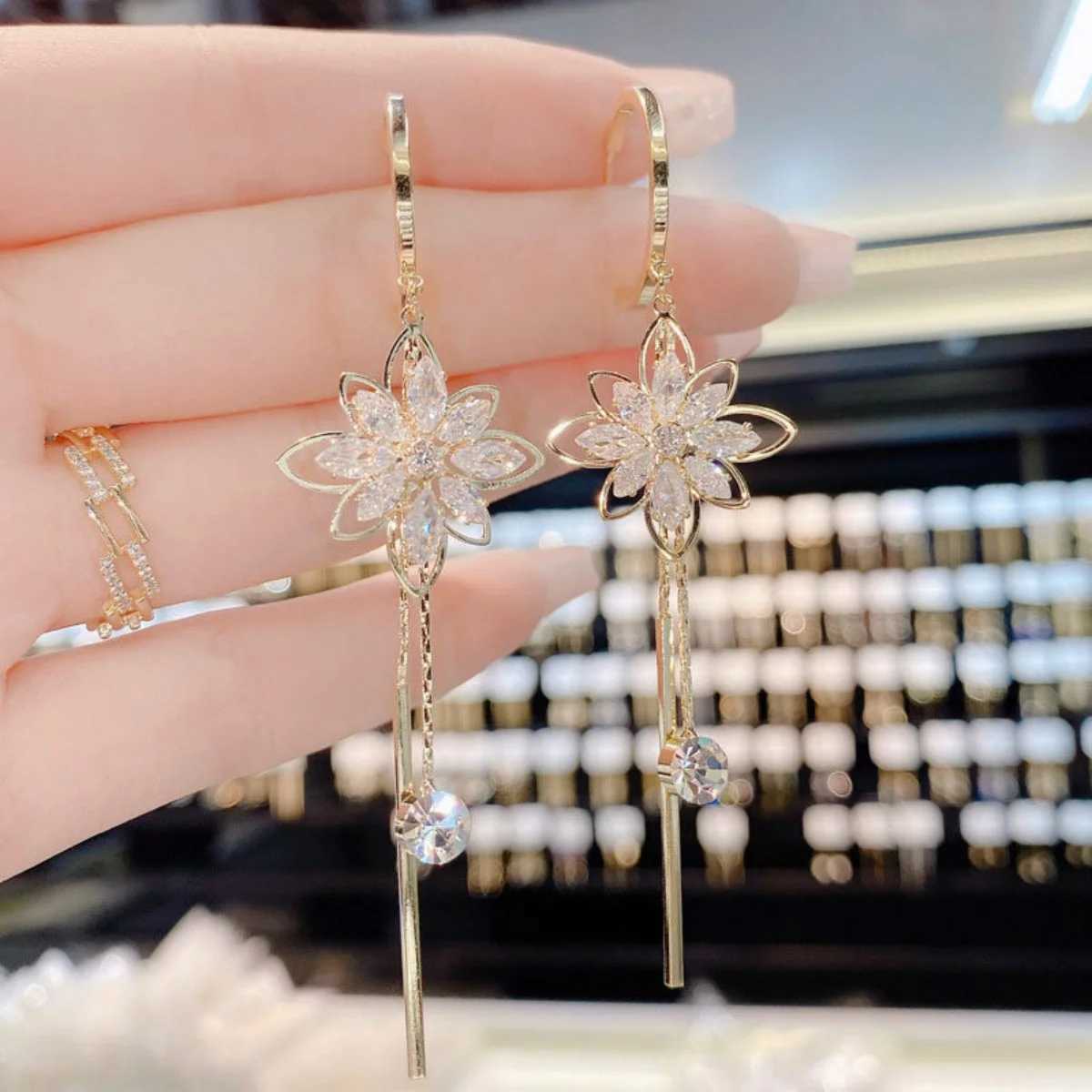 Luxury Zircon Flower Tassel Drop Earrings For Women Exquisite Elegant Shiny Crystal Floral Dangle Earring Wedding Party Jewelry J251021