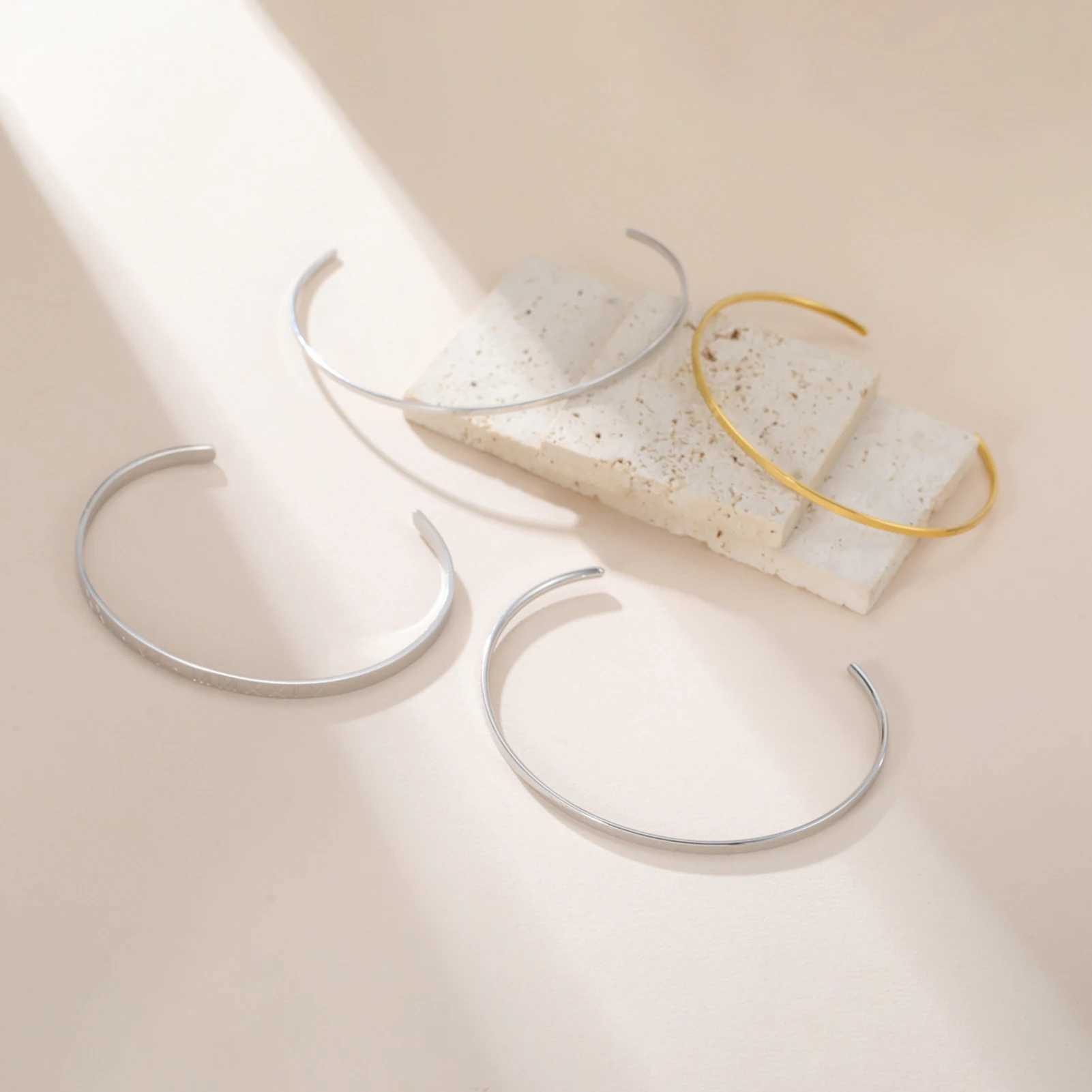 Minimalist Smooth Gloss Womens Open Bracelet Stainless Steel Minimalist Street Hip Hop Fashion Jewelry Gift J251021