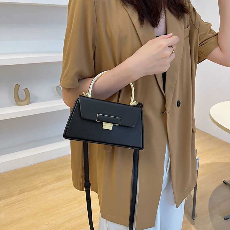 Luxury Brand Womens Messenger Bag WaterResistant Leather Adjustable Crossbody Shoulder Strap Designer Ladies Handbag Z251018