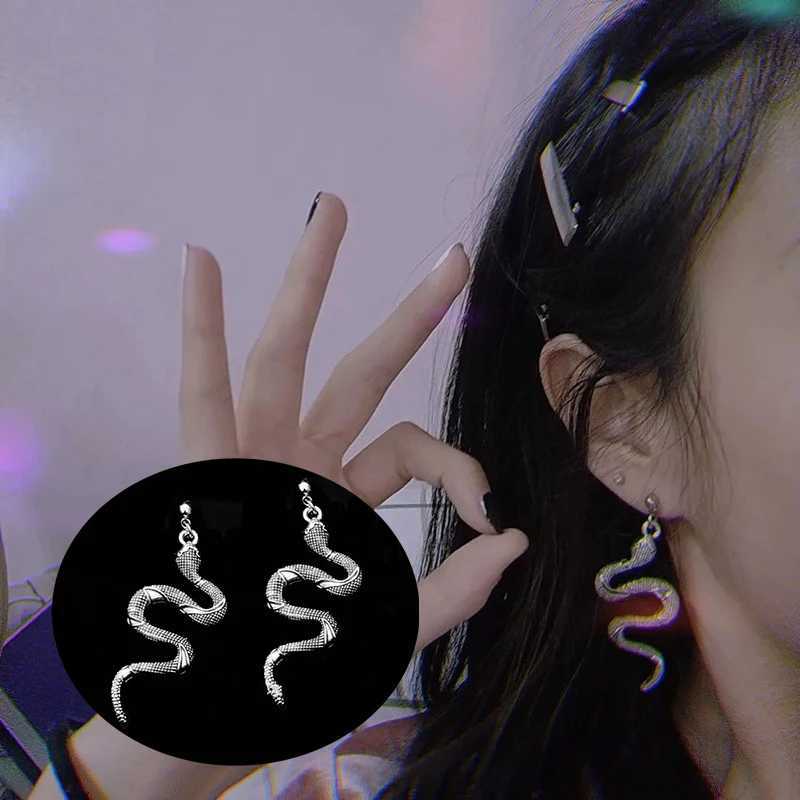 2021 Trendy Vintage Snake Shape Dangle Earrings for Women Girl Retro Drop Earrings Cute Object Earring Jewelry Bijoux J251021