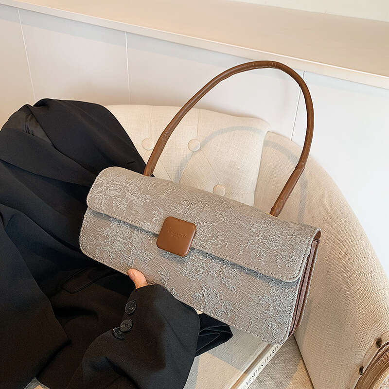 Underarm Baguette French Niche for Women 2025 Summer New Trendy Fashion Textured Handheld Small Square Bag