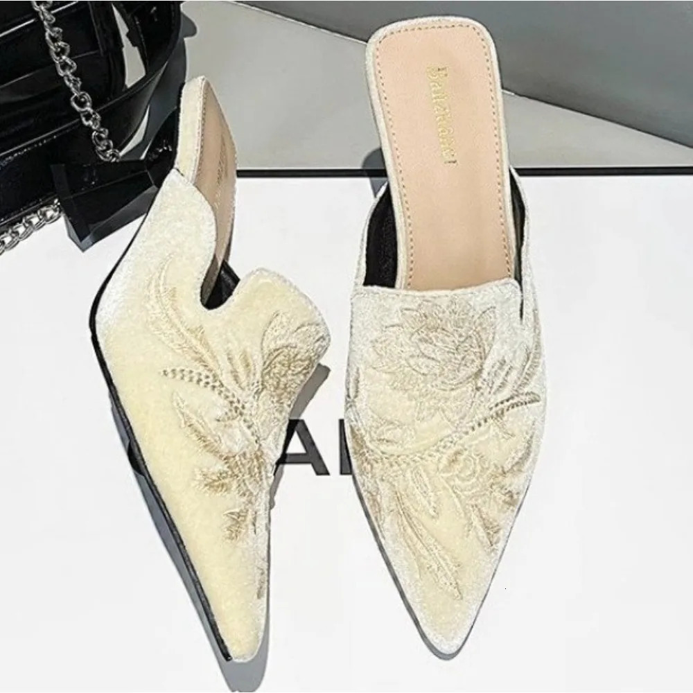 Slippers for Women in Summer 2025 Style Outerwear Chinese Embroidery Fine Heel Pointed Toe 251011