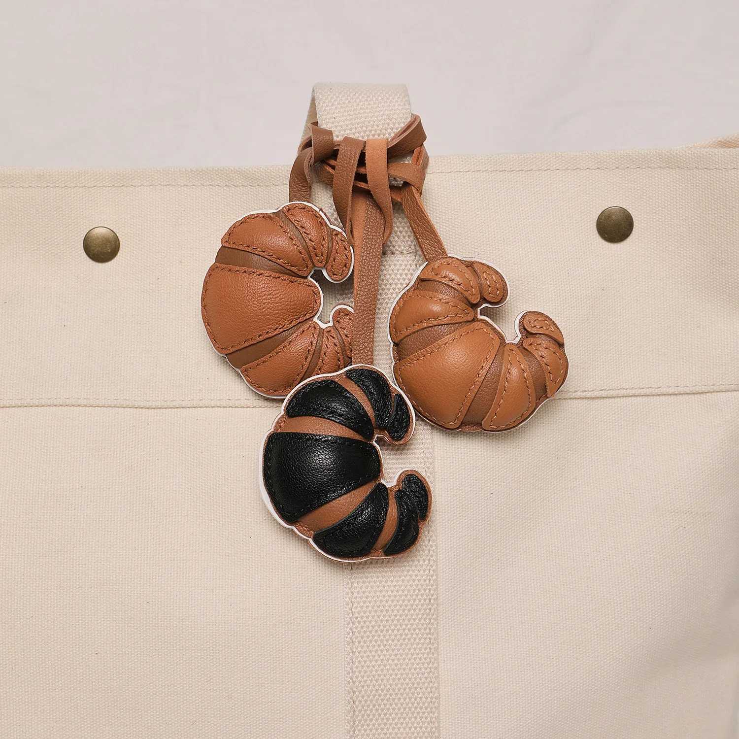 Handmade Sheepskin Croissant Real Leather Bag Charm KeyChain Kawaii Animal Bag Backpack Charms Couple Friend Jewelry Gift W251021